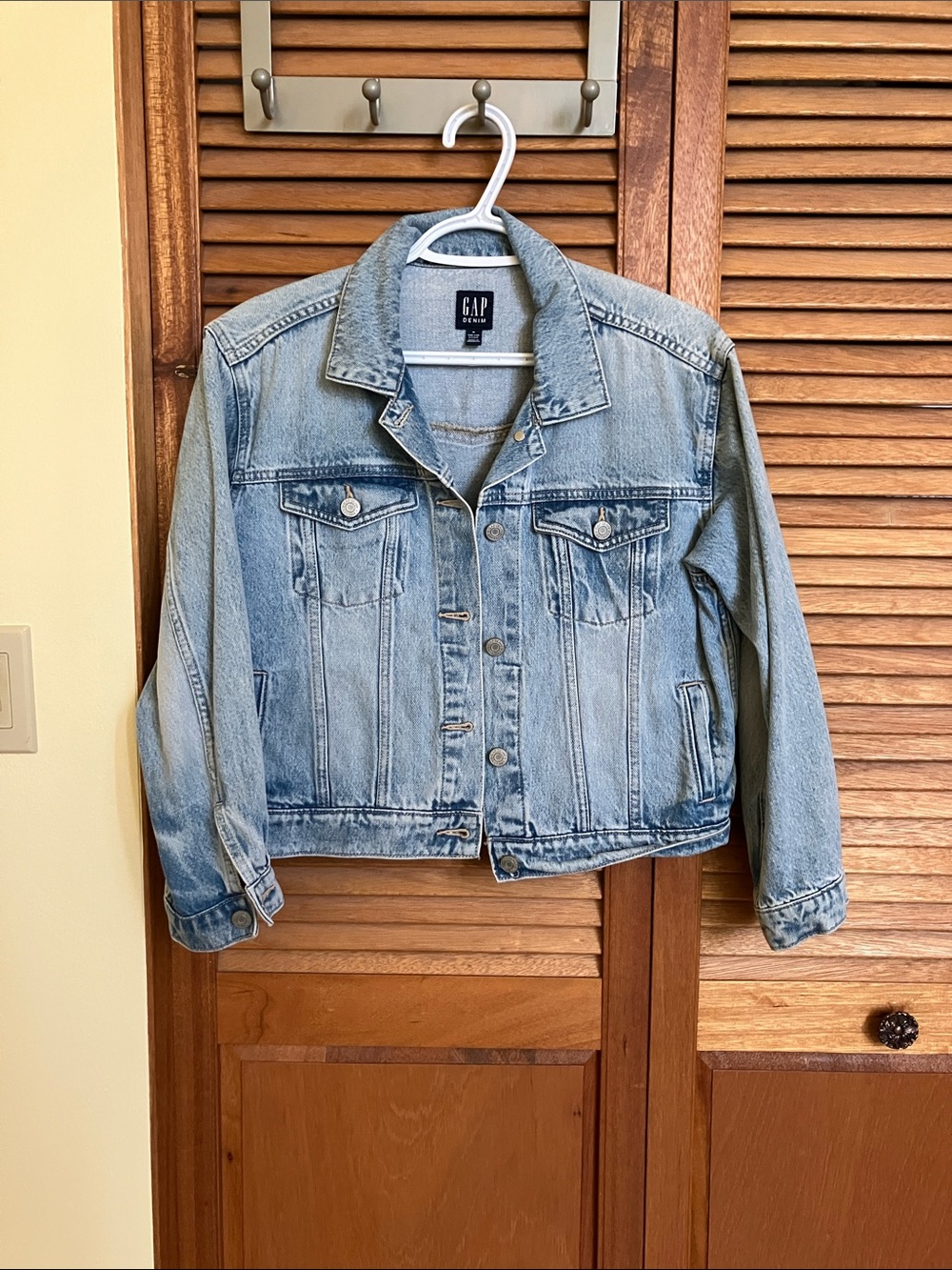 GAP Icon Cropped Denim Jacket - Medium